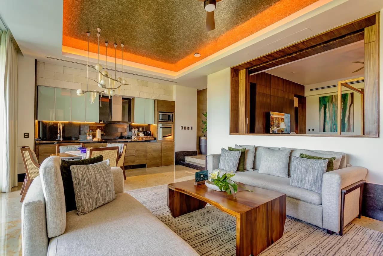 Chic 1-Bed Suite with Gourmet Kitchen and Jacuzzi