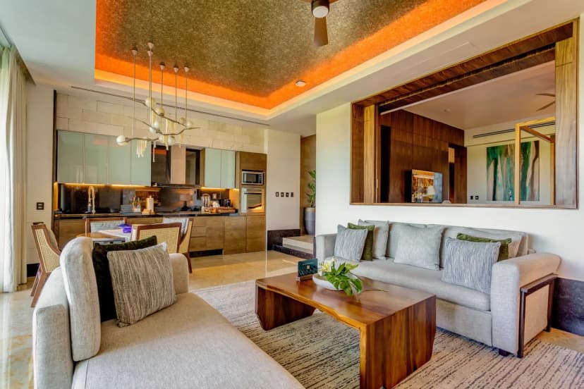 Chic 1-Bed Suite with Gourmet Kitchen and Jacuzzi