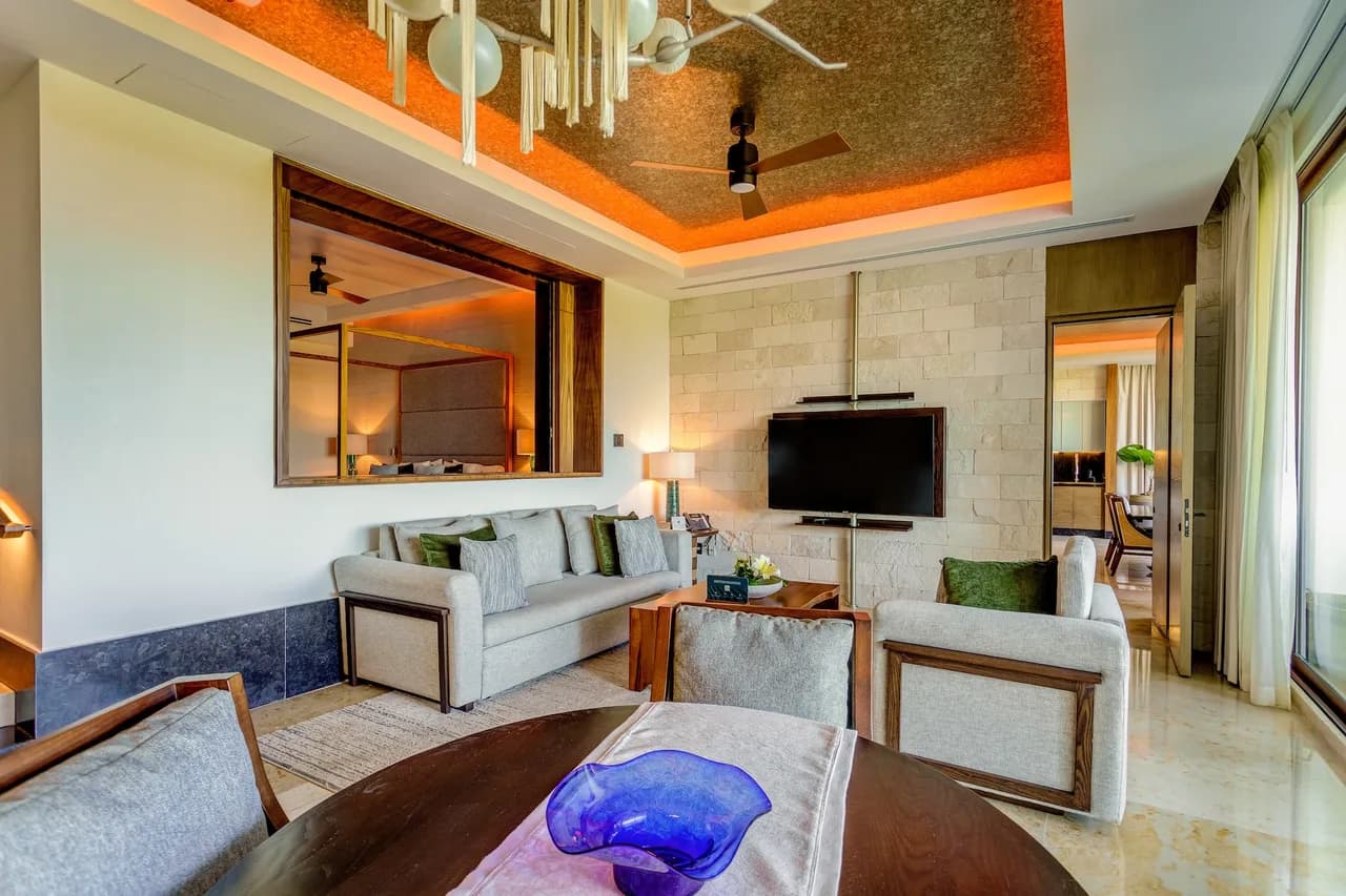 Chic 1-Bed Suite with Gourmet Kitchen and Jacuzzi photo 4