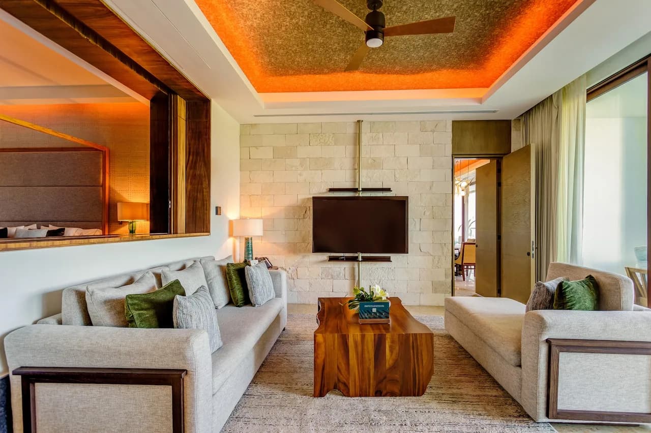 Chic 1-Bed Suite with Gourmet Kitchen and Jacuzzi photo 5