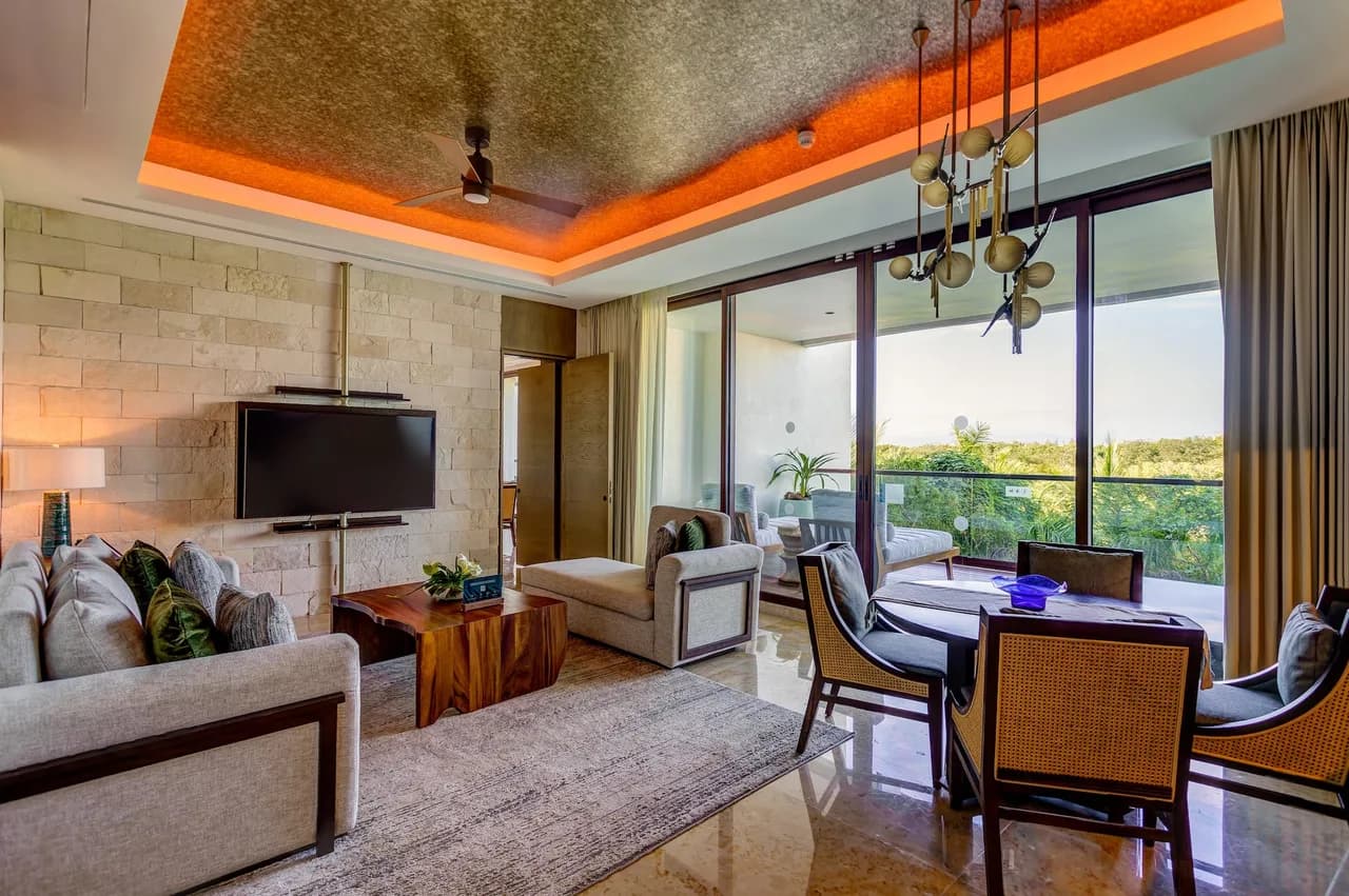 Elegant 1-Bed Suite with Luxe Kitchen, Jacuzzi and Terrace
