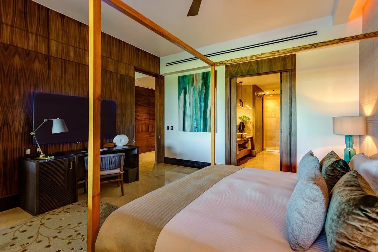 Elegant 1-Bed Suite with Luxe Kitchen, Jacuzzi and Terrace photo 2