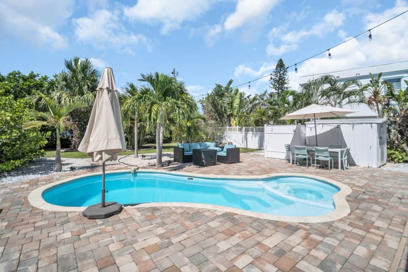 Coastal Chic Cottage 2 Blocks to Beach | Heated Pool