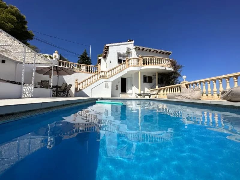 Heated Pool Villa Steps from Beach in Costa Blanca