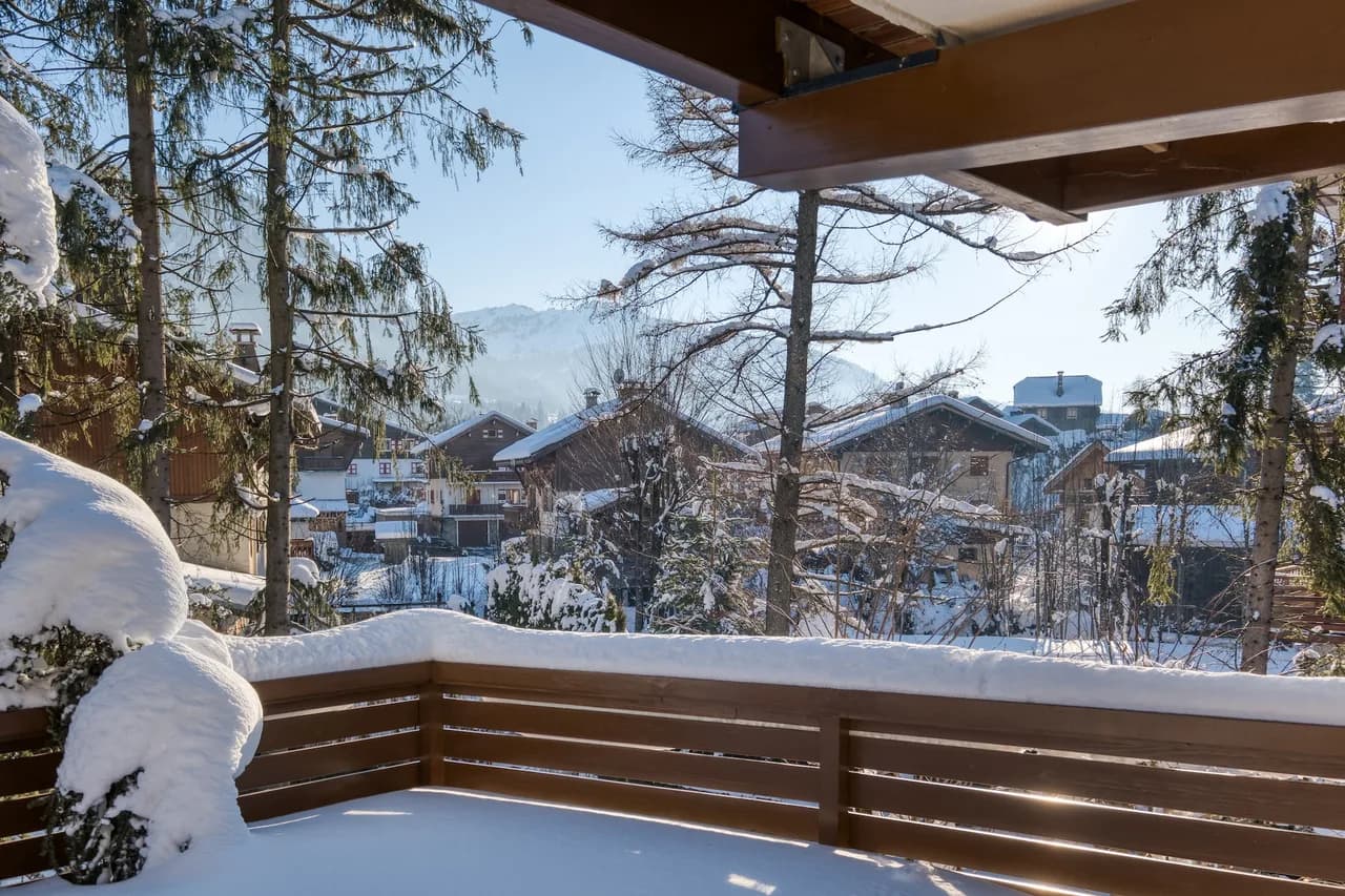 Elegant 3 Bedroom Alpine Lodge with Ski Room photo 5
