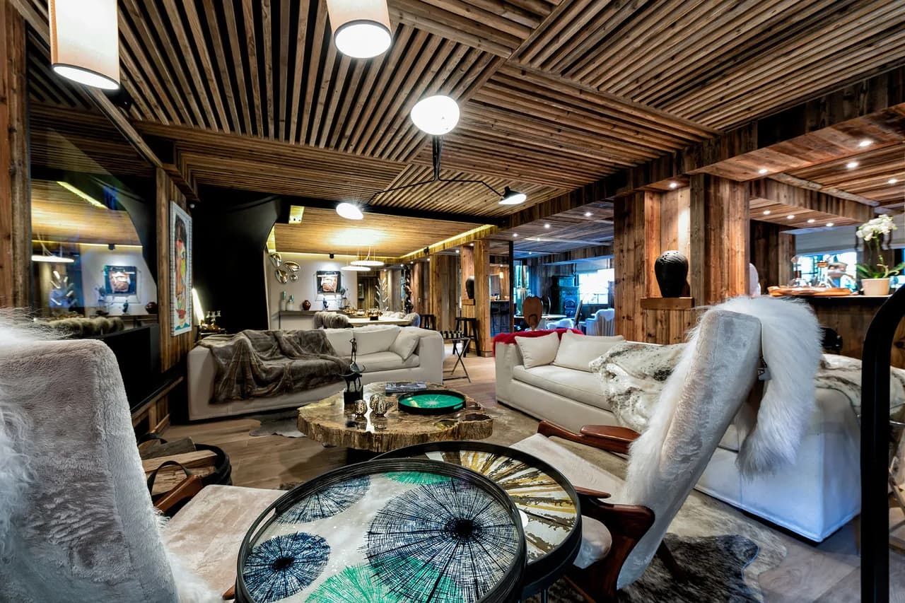 Elegant Chalet That Blends Luxury and Tradition photo 2