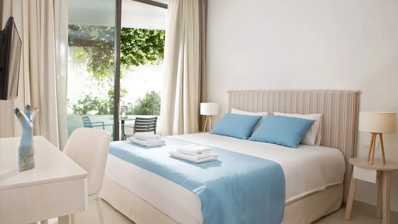 Stunning Villa With Modern Design photo 3