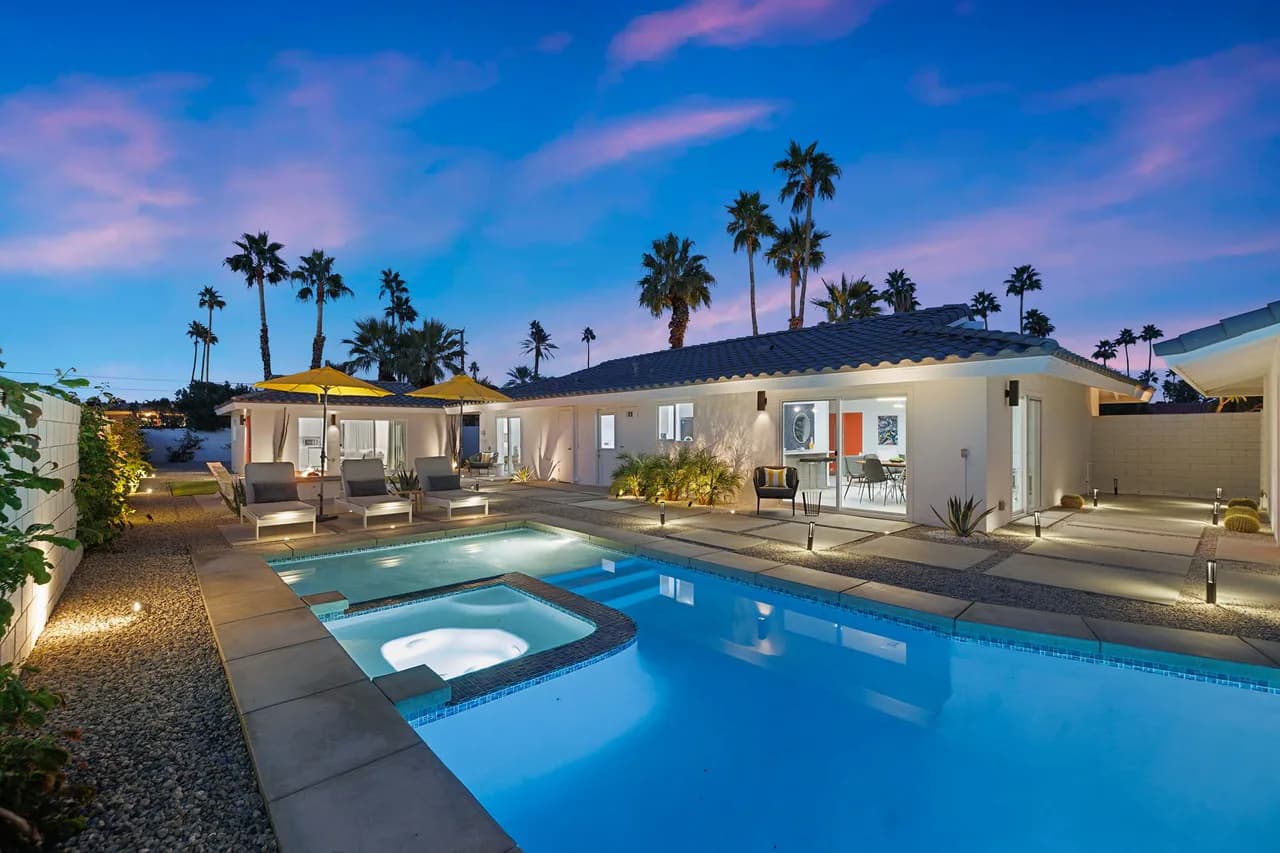 Lush Garden Retreat with Pool in Palm Springs