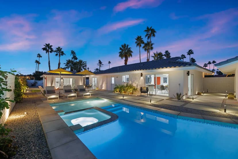 Lush Garden Retreat with Pool in Palm Springs