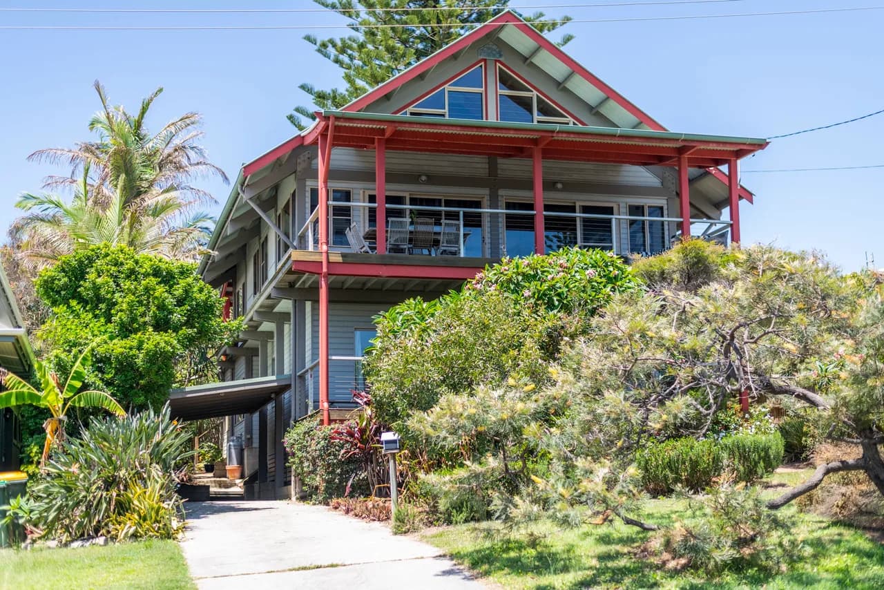 Beachfront Family House in Angourie