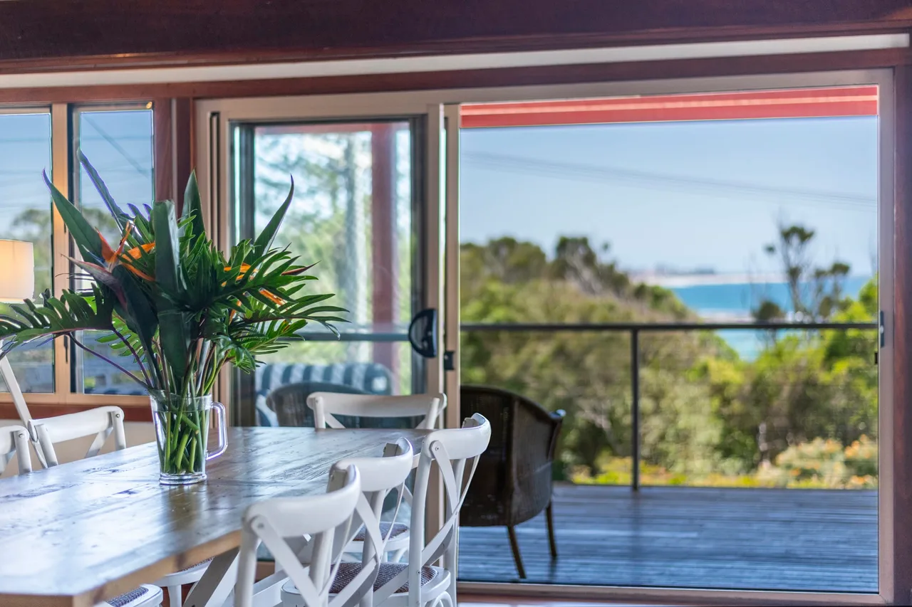 Beachfront Family House in Angourie photo 4