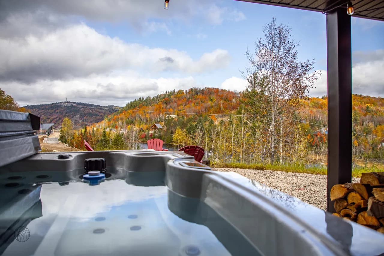 Scenic Lakefront House in Quebec photo 2