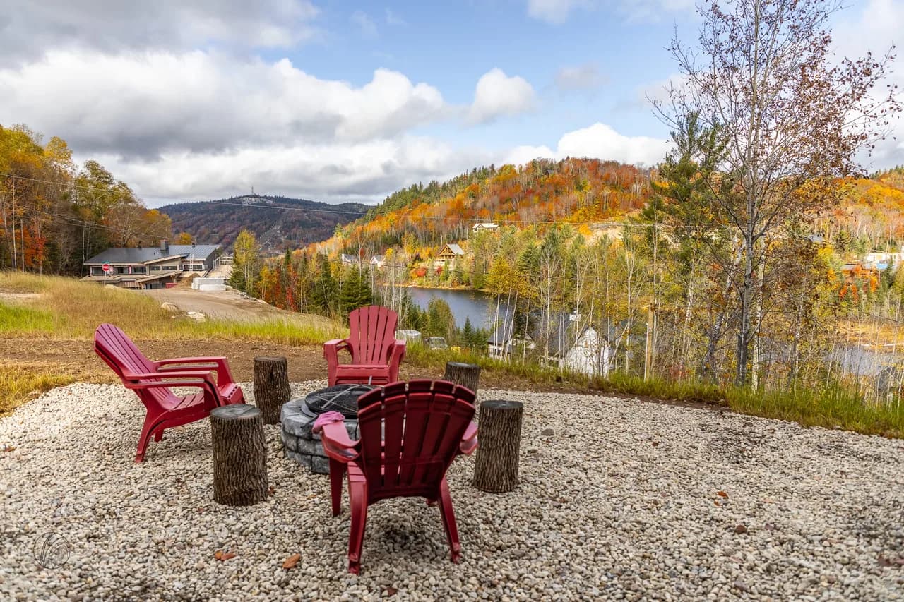 Scenic Lakefront House in Quebec photo 3