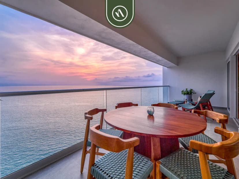 Luxury Oceanfront 3 BR Condo - Pools