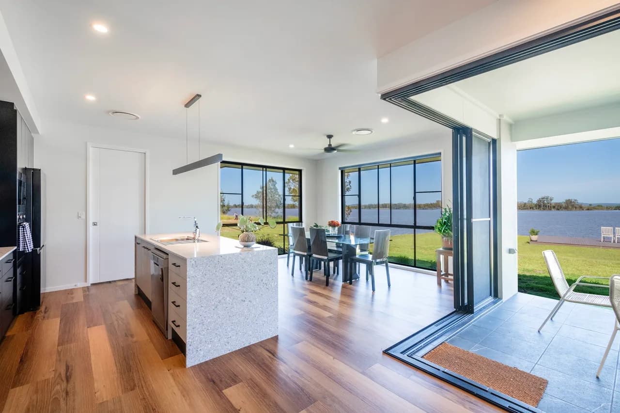 Oceanfront House with Sunset Views in New South Wales