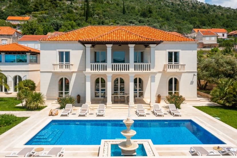 Charming Coastal Villa In Trsteno