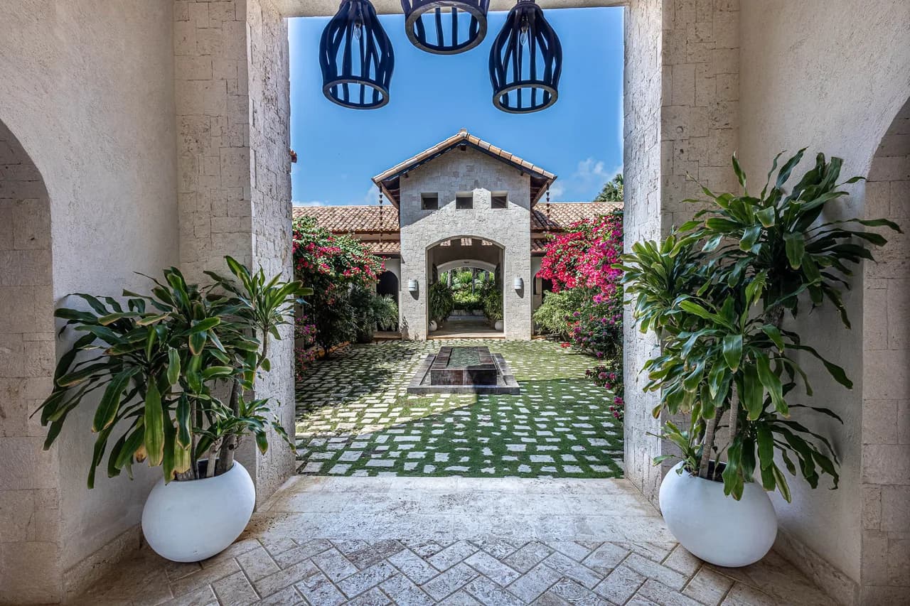 Beachfront Hacienda Villa in Samana photo 4