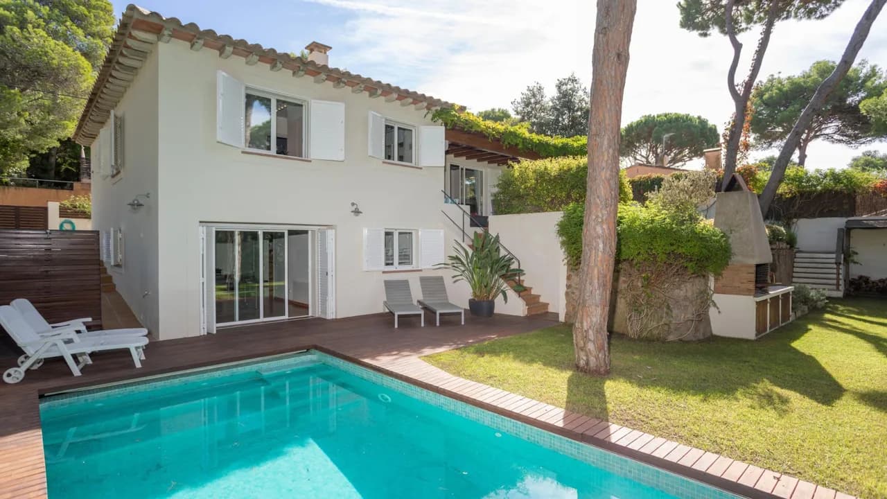 Home With Private Pool Close to Tamariu Beach
