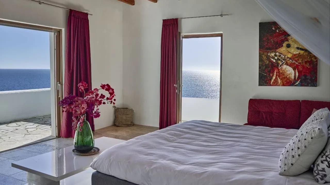 Seaside Villa Beachfront Beauty Getaway photo 3