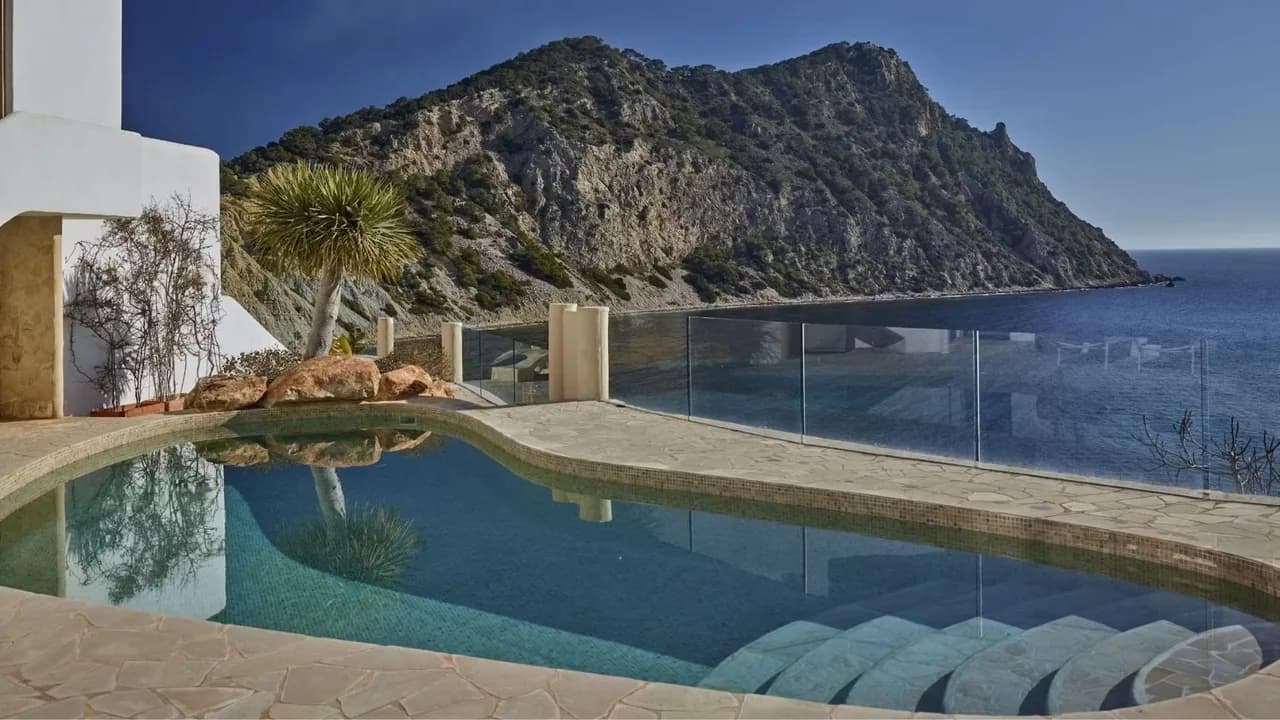 Seaside Villa Beachfront Beauty Getaway photo 5