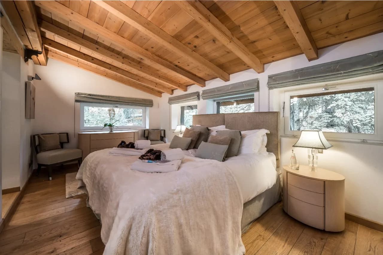Meribel Chalet with 5-Bedrooms and Ski Room photo 3
