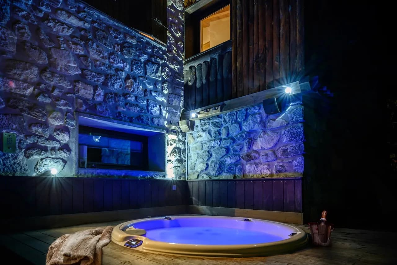 Meribel Chalet with 5-Bedrooms and Ski Room photo 4