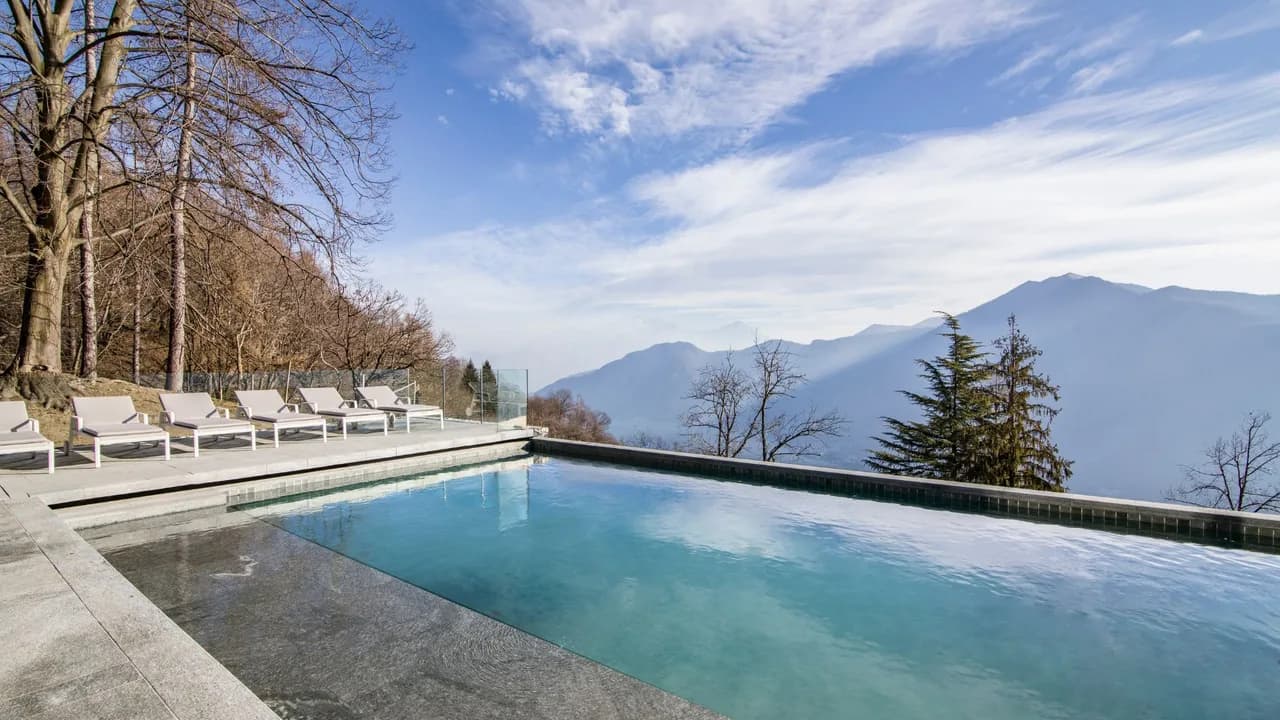 Lakeside Haven With Private Pool & Hot Tub photo 4