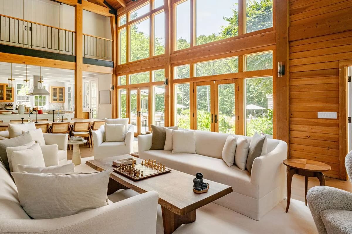 Lavish Poolside Apartment in East Hampton