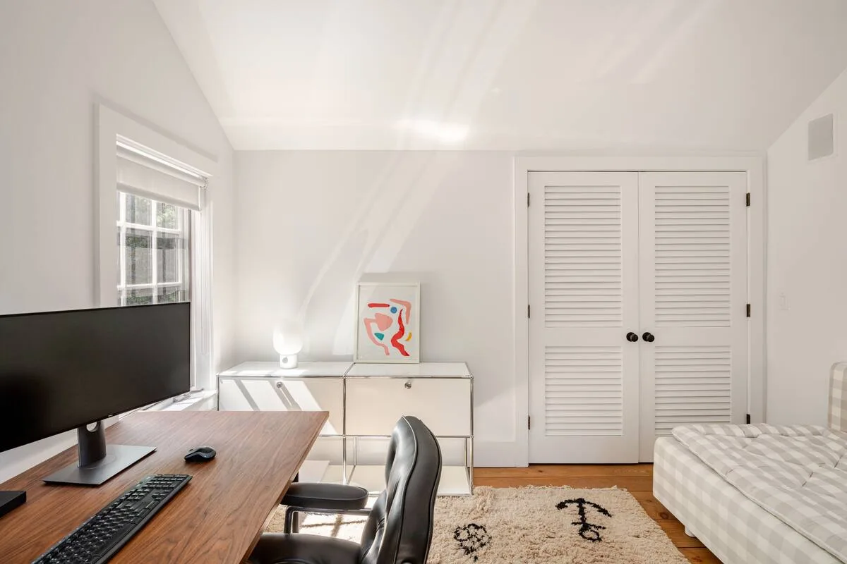 Lavish Poolside Apartment in East Hampton photo 2