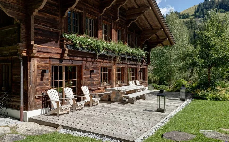 Luxurious Ski-in/ski-out Chalet in Chalberhoni