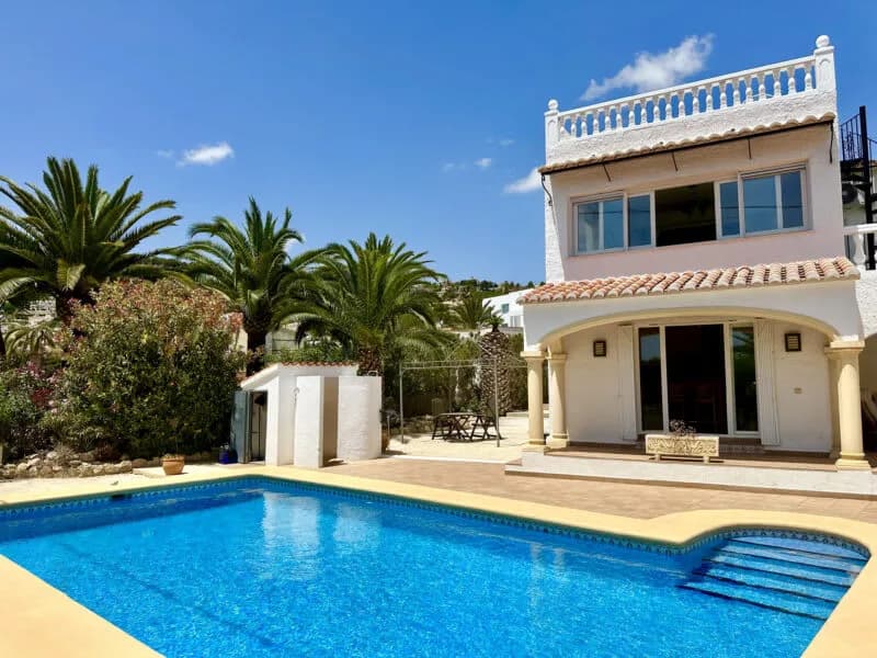 Beachfront Villa with Outdoor BBQ in Moraira photo 2