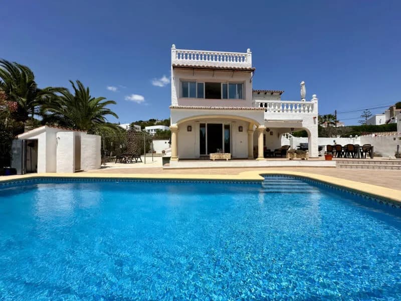 Beachfront Villa with Outdoor BBQ in Moraira photo 4