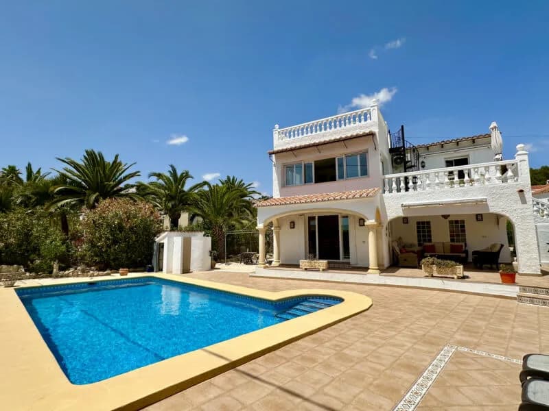 Beachfront Villa with Outdoor BBQ in Moraira photo 5