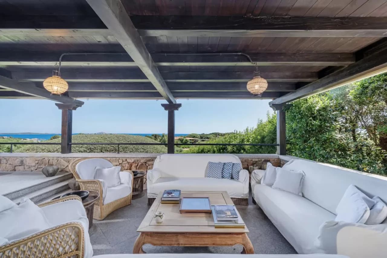Elegant Living With A Spectacular View Of The Sea photo 3