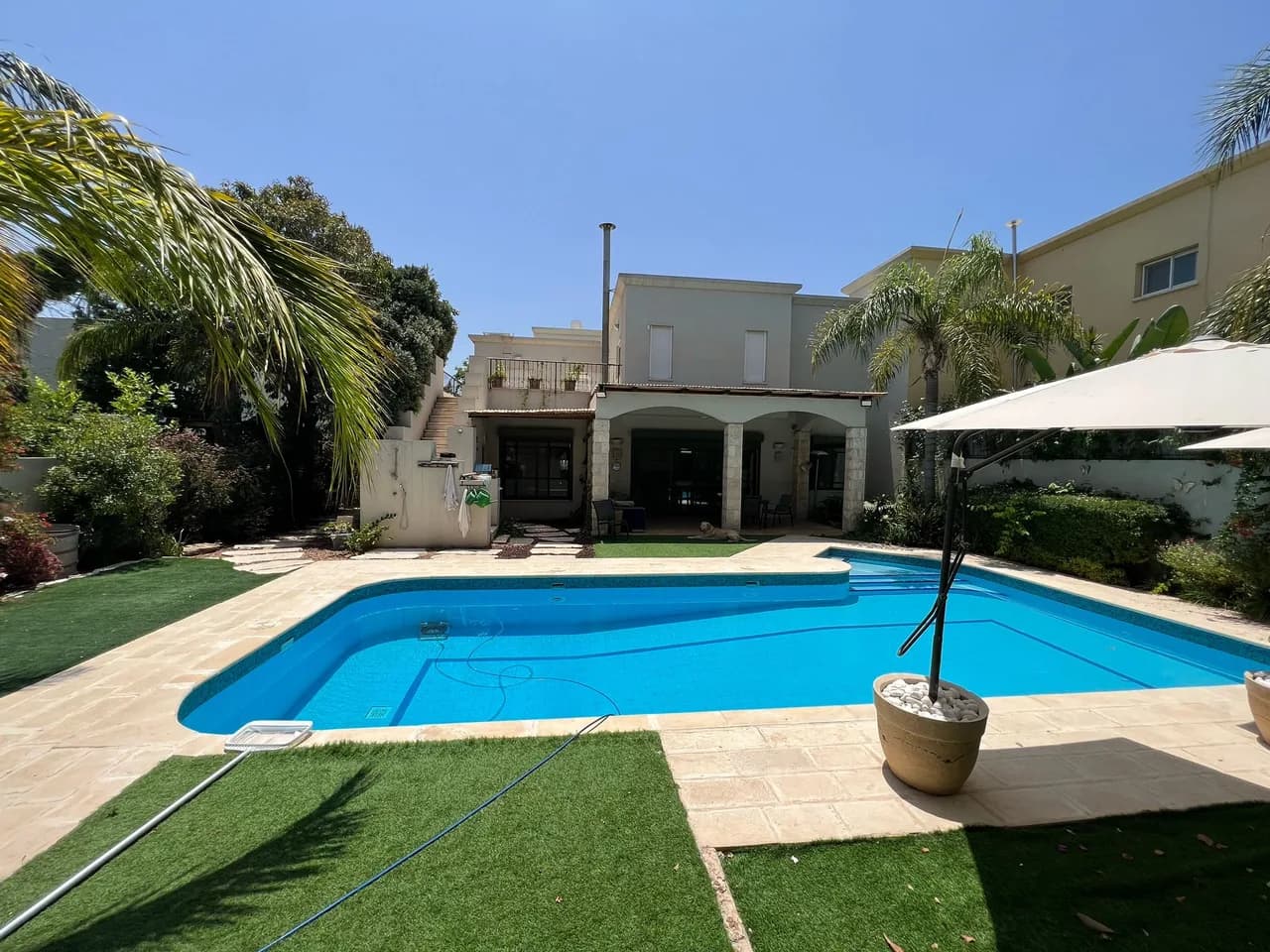 Elegant 5BR Haven with Sparkling Pool & Serene Garden Oasis photo 5