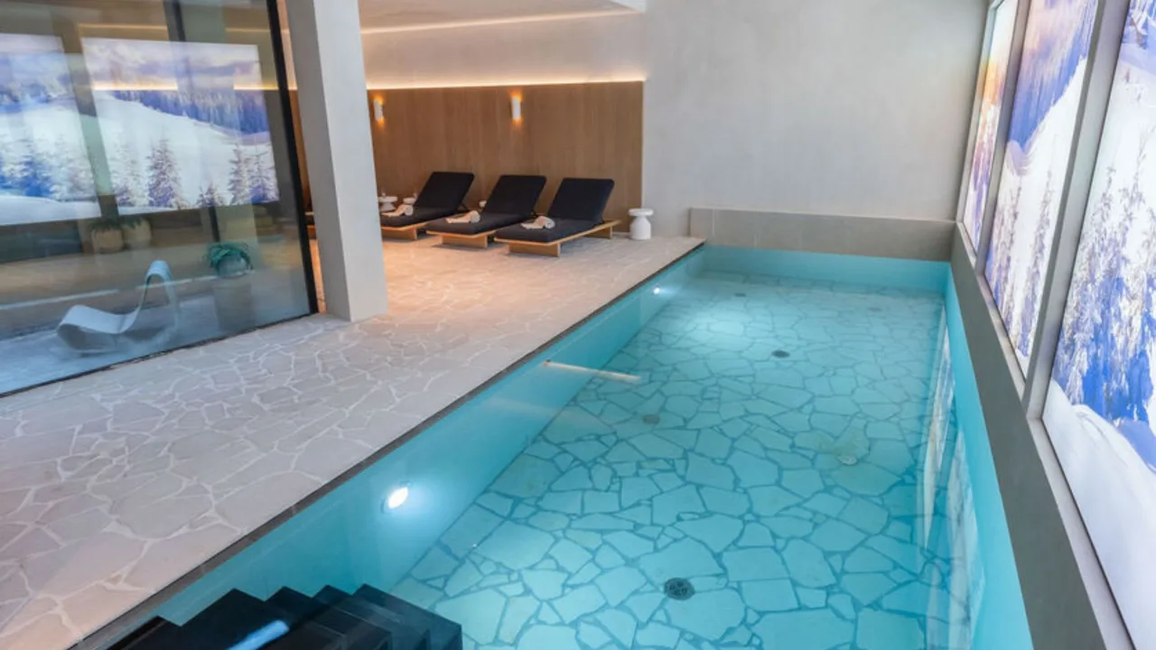 Sophisticated Chalet With Ski Slope Access photo 5