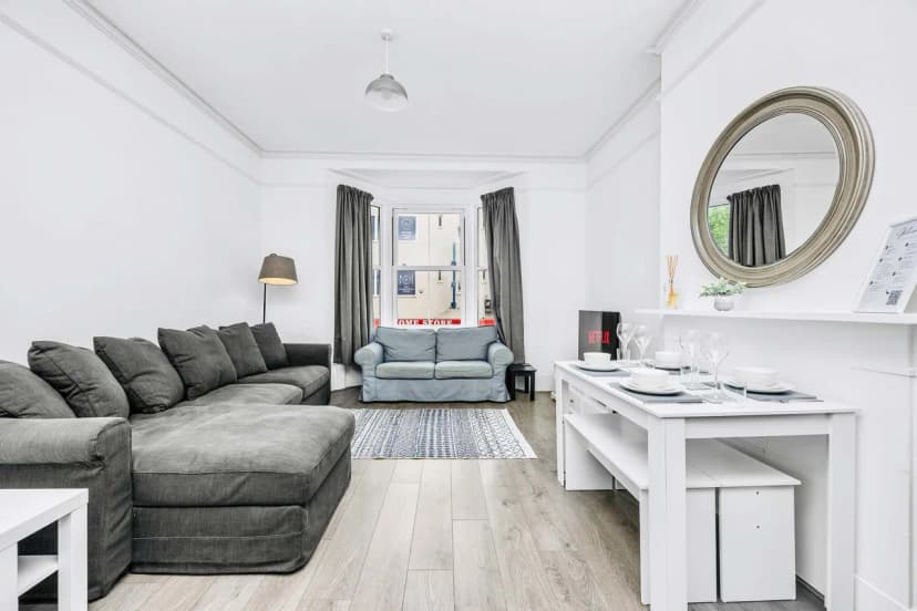 Central Family Stay, Steps From Seafront