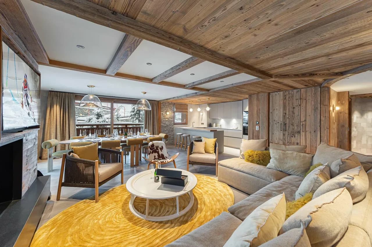 Luxury Ski-in Apartment With Pool & Mountain Views photo 4