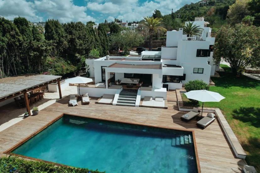 Exclusive Luxury Villa With Pool And Views