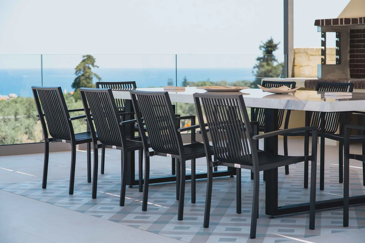 A Serene Retreat With Stunning Sea Views photo 4