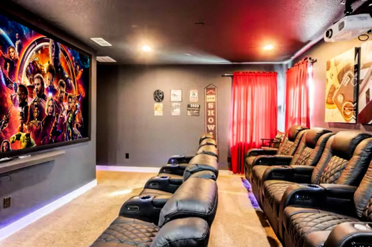 Luxury Villa with Private Theater in West Lucaya photo 3