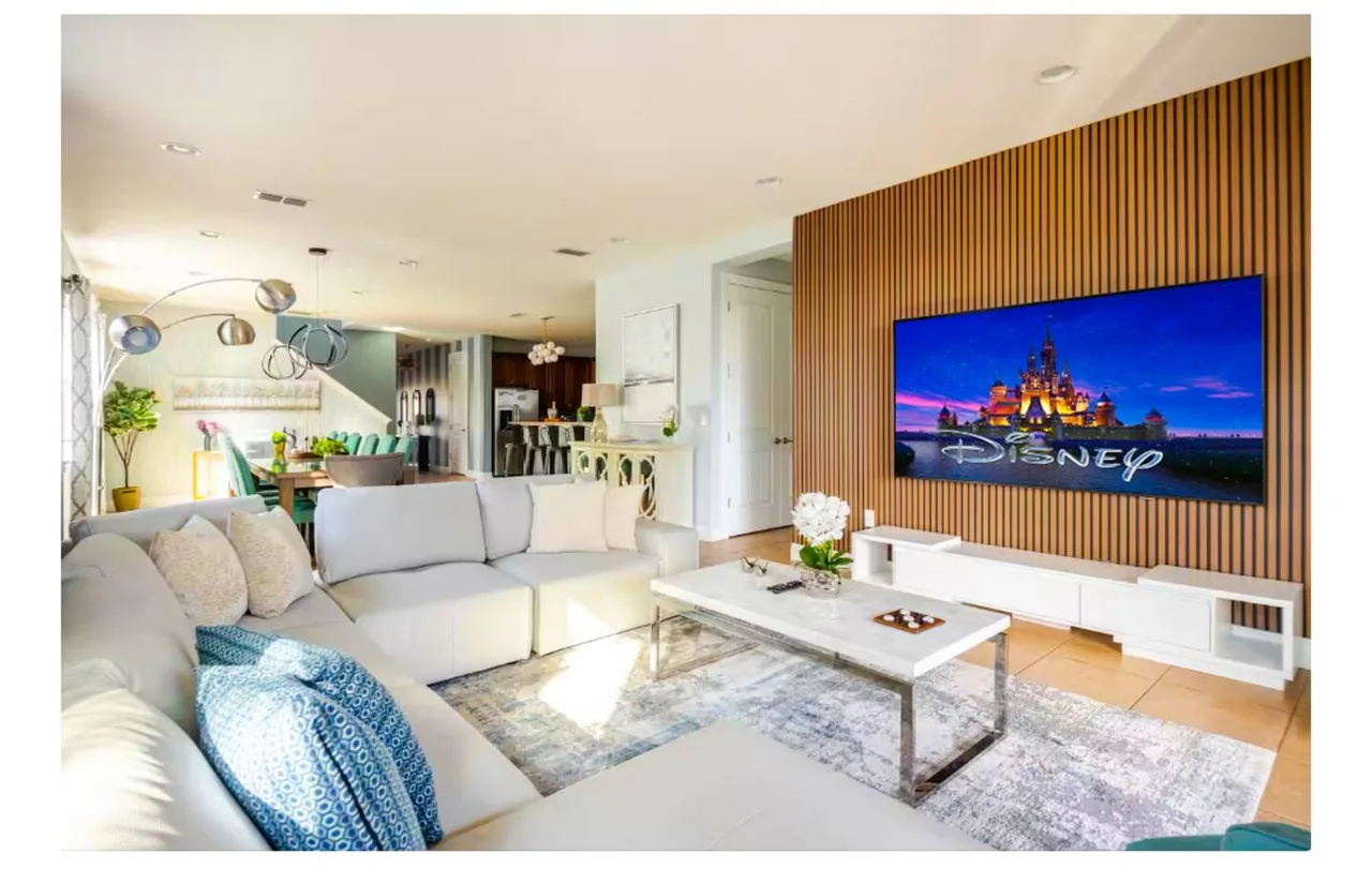 Luxury Villa with Private Theater in West Lucaya photo 4