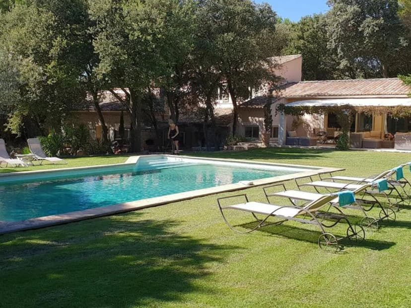 Villa in an idyllic and relaxing setting near Orange