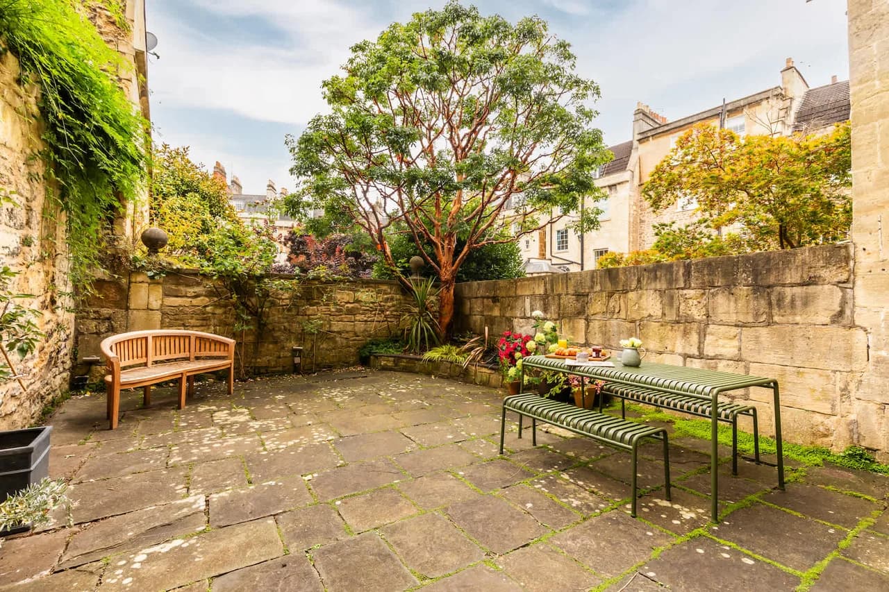 Elegant Georgian Townhouse with Garden in Bath photo 4