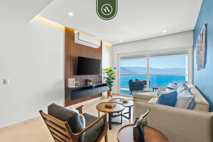 Stylish 2BR Condo - Amazing Beachview - Pools