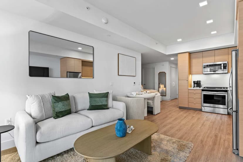 Downtown San Diego 1BR | Pool, Balcony & Gaslamp