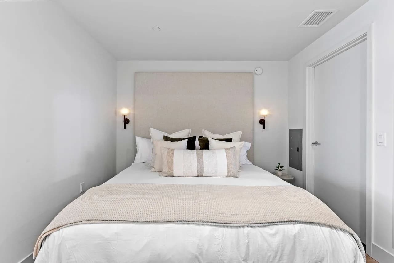 Contemporary Apartment Near Gaslamp in San Diego photo 3