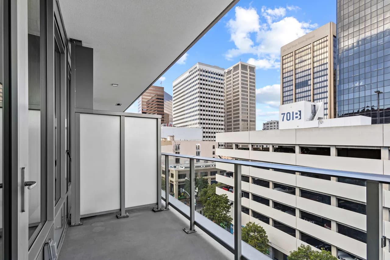 Contemporary Apartment Near Gaslamp in San Diego photo 4