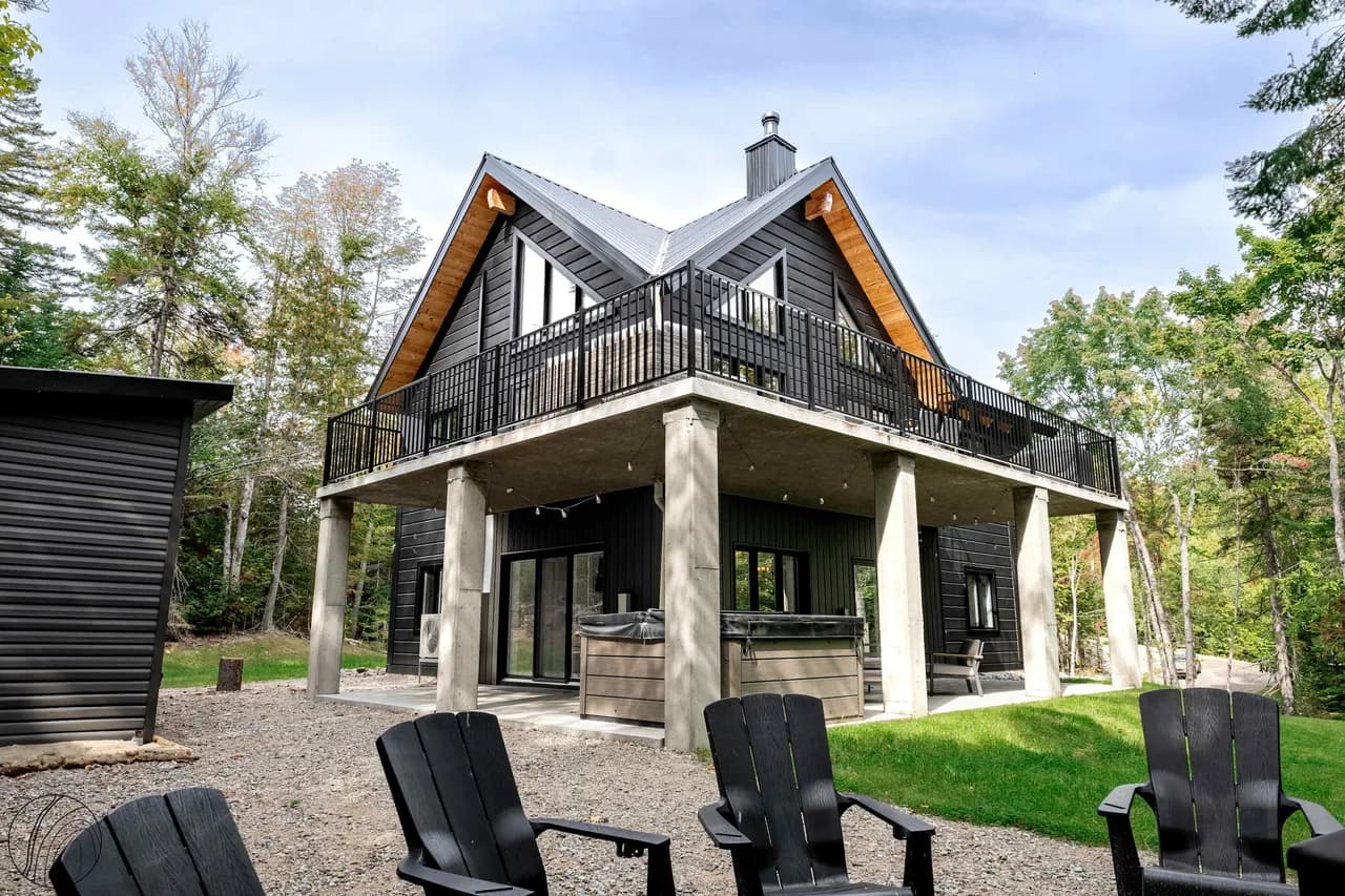 Spa Chalet with Billiards in Quebec photo 2