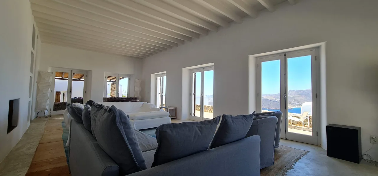 Stylish Villa With Heated Pool and Gym photo 2